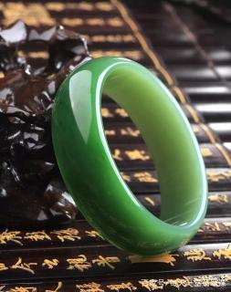 和田玉手镯的颜色盘点