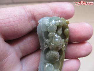 乡下收的翡翠玉雕小兽灵芝果食手把件
